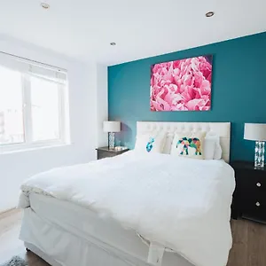 Beautiful Family For 6 Apartment London