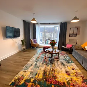 Riverside With 2br Flats At The Centre-parking-balcony 公寓