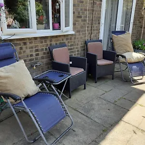 From Single Or Double Netflix Or Virgin Tv Wifi & Free Parking Poole